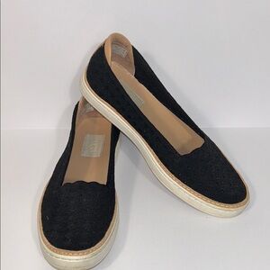 UGG  Tammy Women's Black and Cream Flats slip on